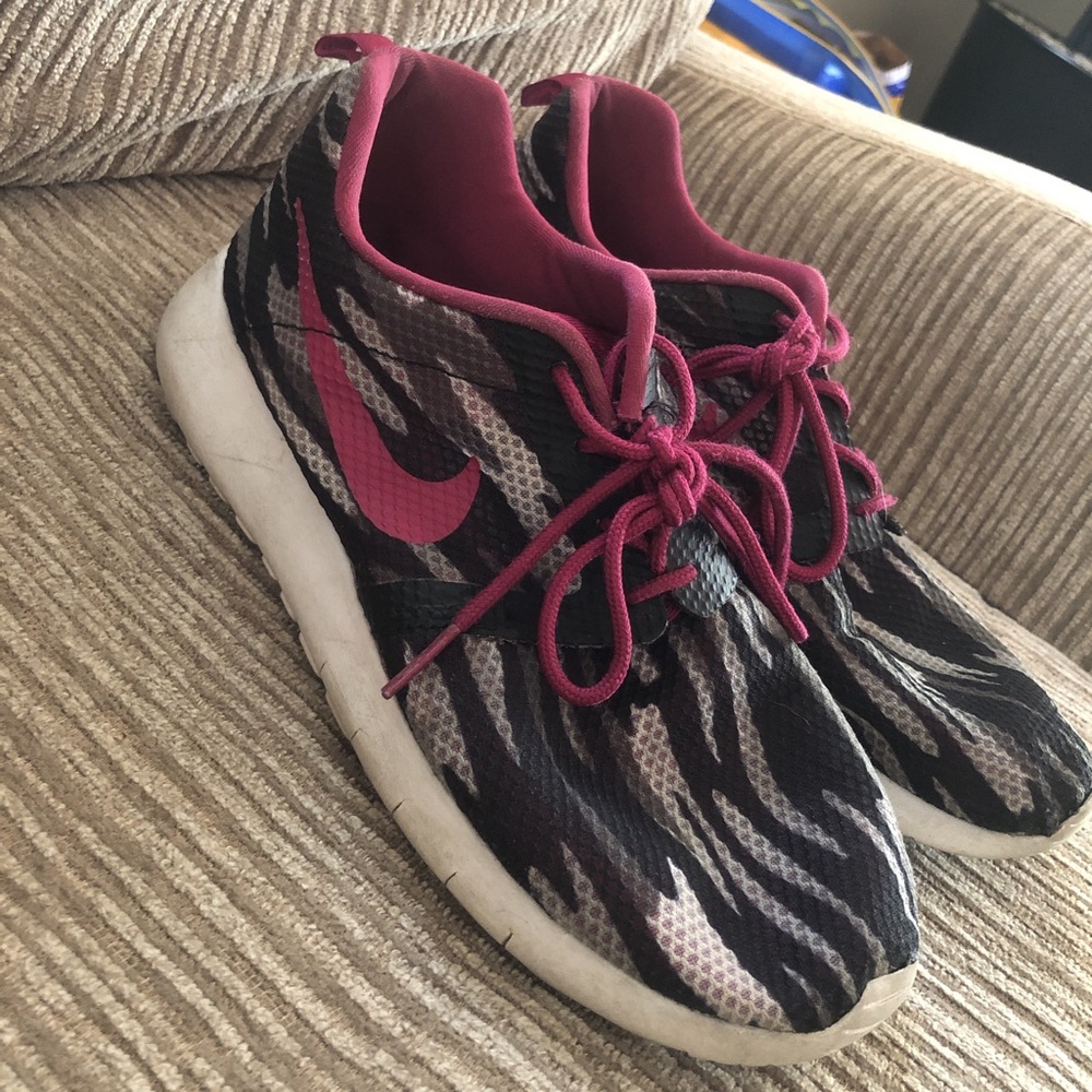 Nike tennis shoes